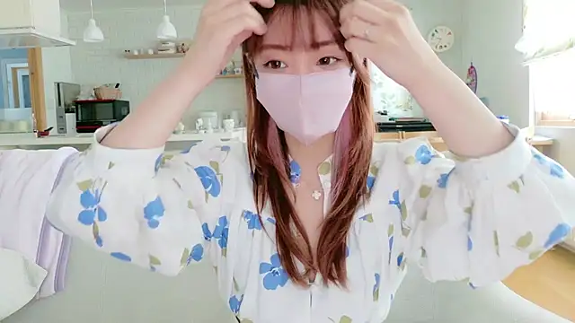 Snapshot of SUZU_1201 chatting on February 24, 2026, 12:33 am SUZU 1201 online show from February 24, 2026, 12:33 am