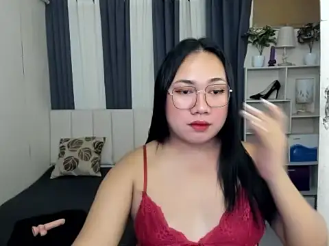 TsUncutKaren online show from February 11, 2026, 5:40 am