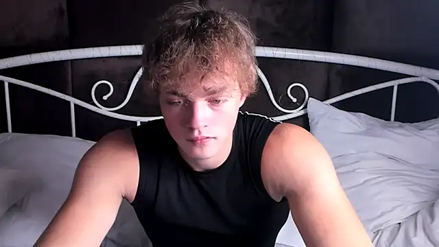 ChaseMuscular online show from September 25, 2025, 10:32 am