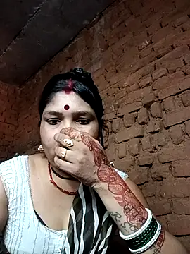Priya tyagi online show from October 11, 2025, 6:47 am