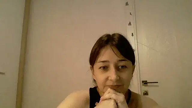 Avenique online show from October 17, 2025, 10:00 pm