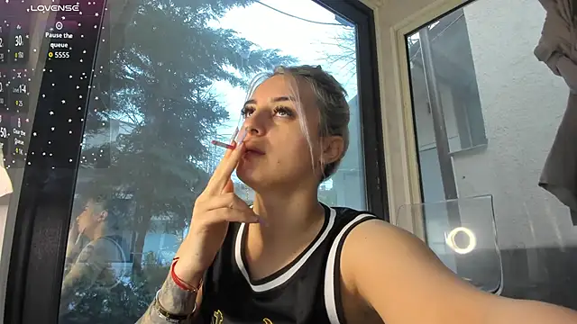 Snapshot of Ella_Vee chatting on February 28, 2026, 6:02 am Ella Vee online show from February 28, 2026, 6:02 am