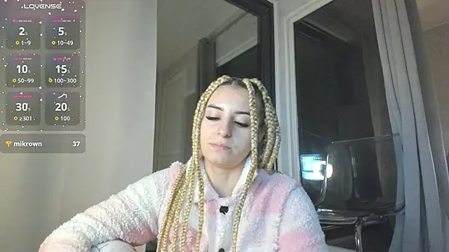 Ella Vee online show from October 29, 2025, 3:49 am