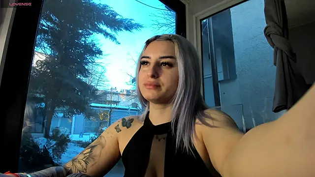 Snapshot of Ella_Vee chatting on February 25, 2026, 5:18 am Ella Vee online show from February 25, 2026, 5:18 am