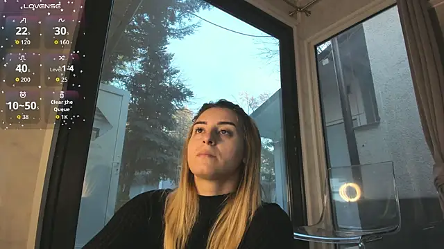 Ella Vee online show from November 25, 2025, 5:41 am