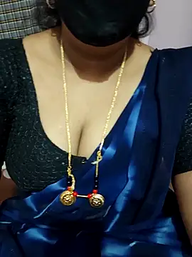 Snapshot of luci-queen chatting on April 22, 2026, 5:58 am luci-queen online show from April 22, 2026, 5:58 am