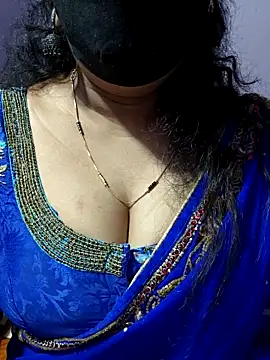 Snapshot of luci-queen chatting on November 12, 2025, 1:21 am luci-queen online show from November 12, 2025, 1:21 am