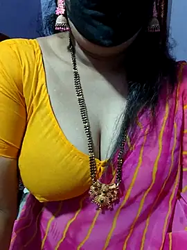 Snapshot of luci-queen chatting on October 17, 2025, 5:00 am luci-queen online show from October 17, 2025, 5:00 am