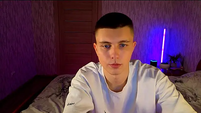 Snapshot of Denisx444 chatting on October 17, 2025, 4:38 am Denisx444 online show from October 17, 2025, 4:38 am