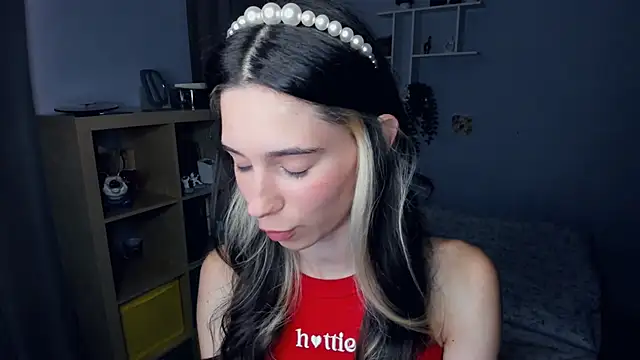 AntonettaTarring online show from September 15, 2025, 7:42 am