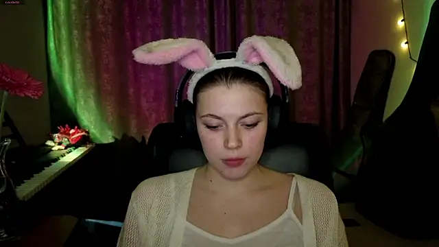 CutieAnny online show from March 24, 2026, 7:25 pm