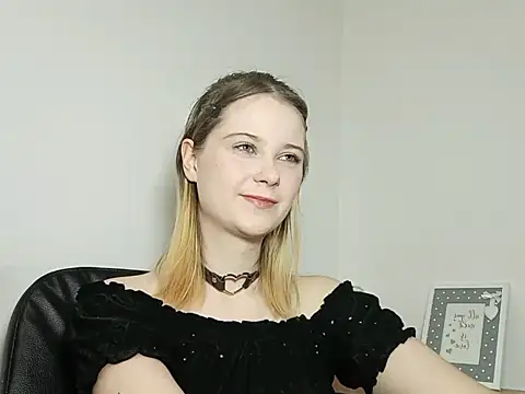 Snapshot of LydiaYoung chatting on September 25, 2025, 6:14 pm LydiaYoung online show from September 25, 2025, 6:14 pm