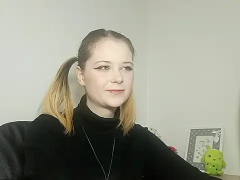 Snapshot of LydiaYoung chatting on October 2, 2025, 6:11 pm LydiaYoung online show from October 2, 2025, 6:11 pm