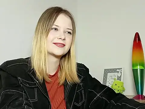 Snapshot of LydiaYoung chatting on October 9, 2025, 6:19 pm LydiaYoung online show from October 9, 2025, 6:19 pm