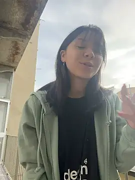 YumiLux online show from January 10, 2026, 3:07 pm