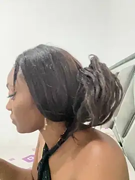 zaracollins01 online show from December 17, 2025, 6:13 pm