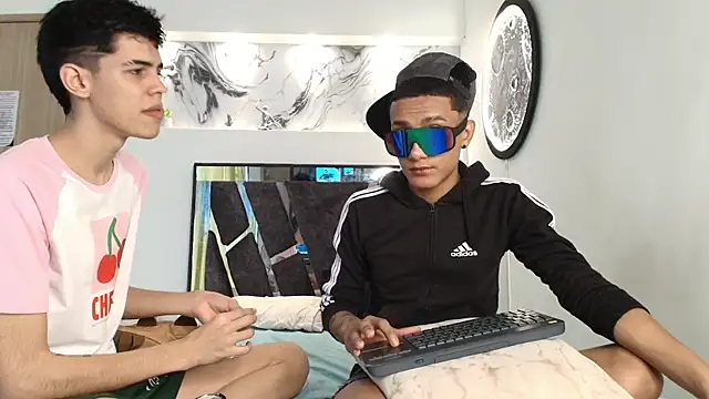 YOUNGS GUYS online show from September 18, 2025, 7:17 pm