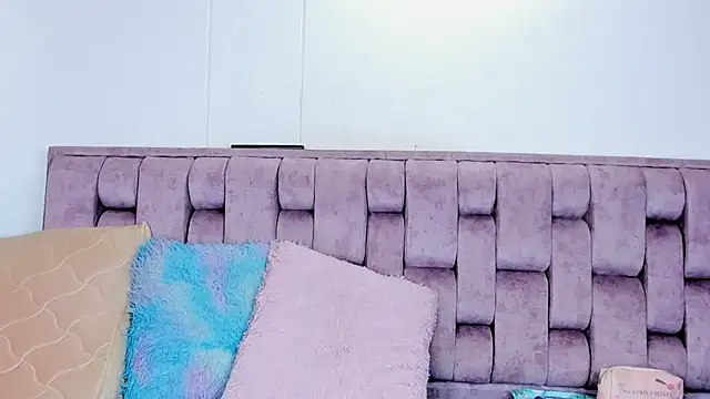 Alexa-Hunter online show from April 14, 2026, 10:04 pm