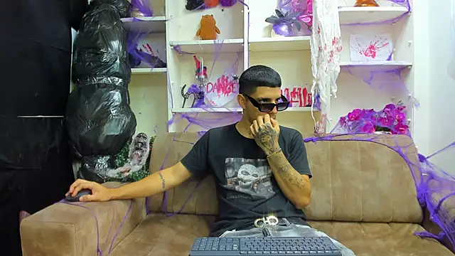 Snapshot of Pleasure_Take chatting on October 13, 2025, 12:29 pm Pleasure Take online show from October 13, 2025, 12:29 pm