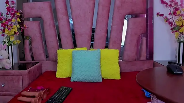 ZoeeGuzman online show from October 11, 2025, 12:50 pm