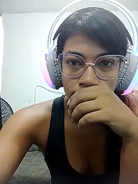 Dulce2415 online show from May 20, 2026, 5:21 pm
