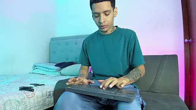 Snapshot of twinkDuohot chatting on April 7, 2026, 10:11 pm twinkDuohot online show from April 7, 2026, 10:11 pm