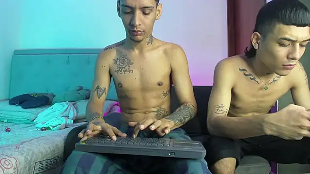 Snapshot of twinkDuohot chatting on April 1, 2026, 12:13 am twinkDuohot online show from April 1, 2026, 12:13 am