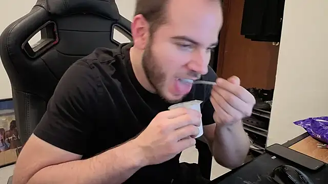 Snapshot of Paul00474 chatting on September 23, 2025, 3:13 am Paul00474 online show from September 23, 2025, 3:13 am