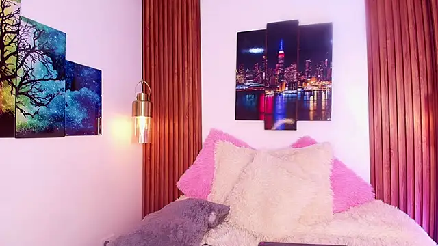 Emily Vaughan online show from September 25, 2025, 3:23 am