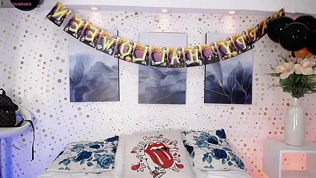 Emily Vaughan online show from October 20, 2025, 3:30 am