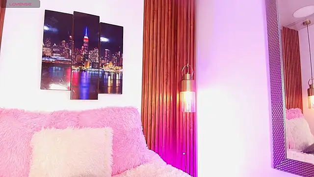 Emily Vaughan online show from September 19, 2025, 3:21 am