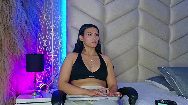 samiradoll online show from November 18, 2025, 3:10 am