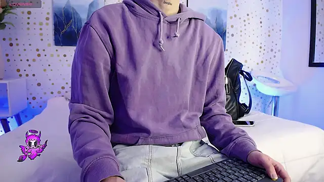 ArianaSantana online show from November 7, 2025, 12:31 pm