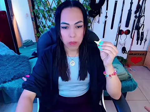 Snapshot of missblu chatting on October 19, 2025, 9:06 pm missblu online show from October 19, 2025, 9:06 pm
