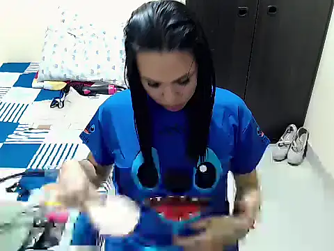 Snapshot of missblu chatting on October 8, 2025, 2:13 am missblu online show from October 8, 2025, 2:13 am
