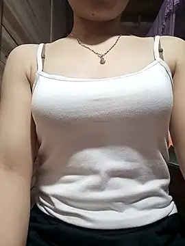 Snapshot of LucyyLy chatting on April 16, 2026, 12:39 pm LucyyLy online show from April 16, 2026, 12:39 pm