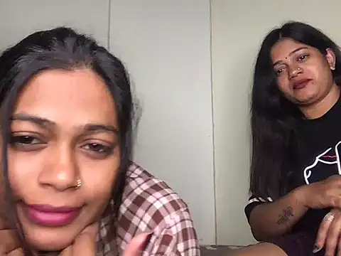 Snapshot of HoleyCoupon chatting on January 5, 2026, 8:01 pm HoleyCoupon online show from January 5, 2026, 8:01 pm