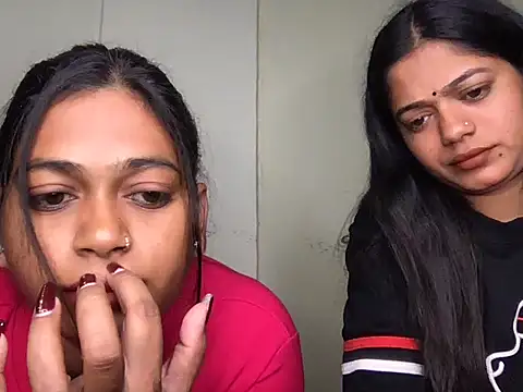 Snapshot of HoleyCoupon chatting on January 8, 2026, 1:28 pm HoleyCoupon online show from January 8, 2026, 1:28 pm