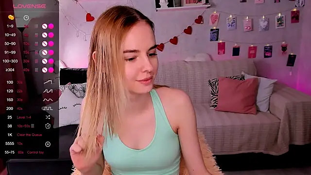 Snapshot of LillianShine chatting on May 13, 2026, 8:43 am LillianShine online show from May 13, 2026, 8:43 am