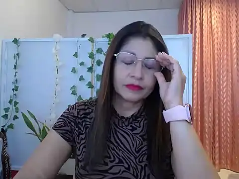 Manuela lara  online show from October 15, 2025, 4:26 pm