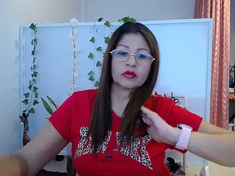 Manuela lara  online show from October 21, 2025, 2:16 pm
