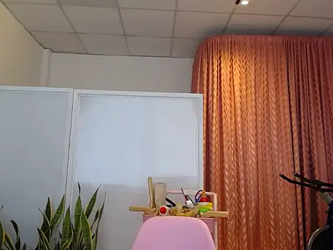 Manuela lara  online show from October 23, 2025, 2:27 pm