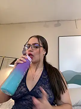 Snapshot of Tayler_Kim chatting on February 21, 2026, 6:43 pm Tayler Kim online show from February 21, 2026, 6:43 pm