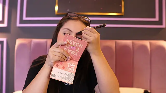 Tayler Kim online show from December 19, 2025, 7:38 pm