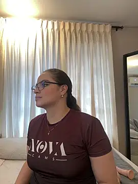 Tayler Kim online show from April 8, 2026, 6:53 pm