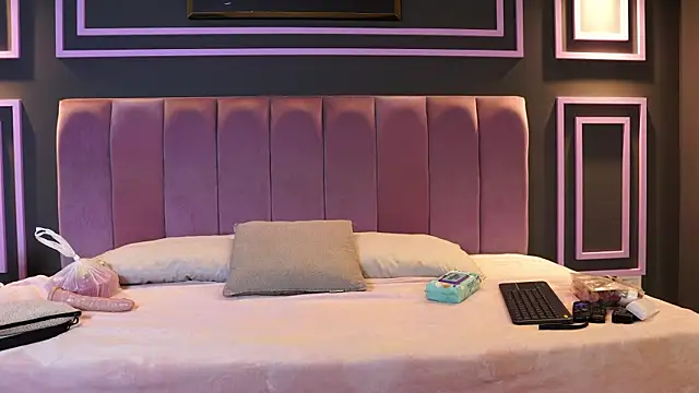 Snapshot of Tayler_Kim chatting on January 18, 2026, 5:38 pm Tayler Kim online show from January 18, 2026, 5:38 pm