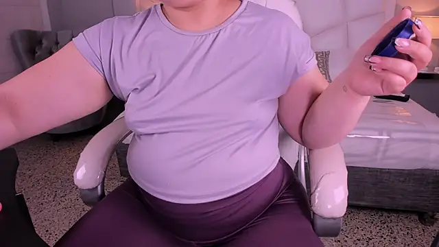 Miss Francheska online show from February 16, 2026, 11:53 am