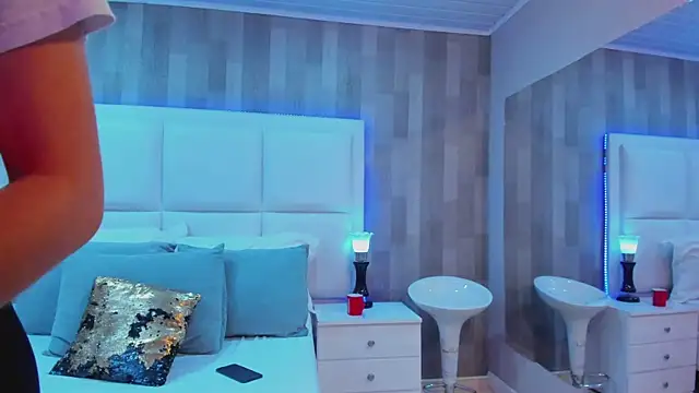 ZoeWilliis online show from October 18, 2025, 12:40 pm