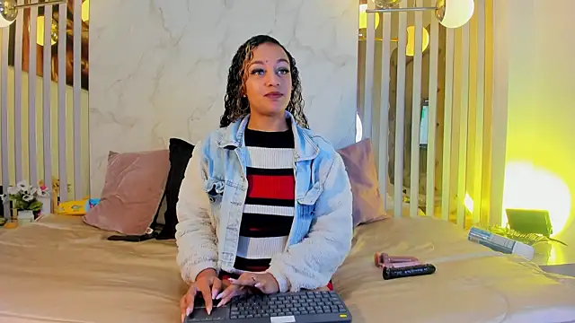 Snapshot of Melaniegh_ chatting on September 9, 2025, 11:19 am Melaniegh online show from September 9, 2025, 11:19 am