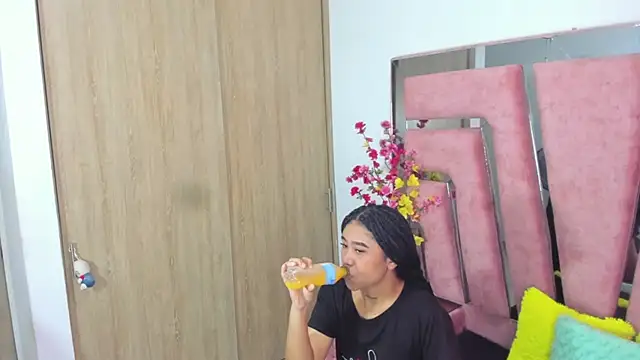 MaraKarly online show from November 26, 2025, 6:30 pm